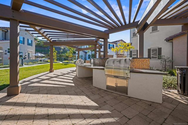 1151 Delpy View Pt, Vista, CA 92084