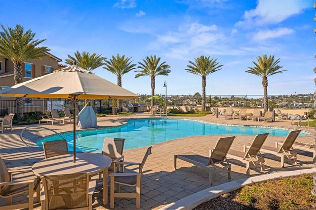 1151 Delpy View Pt, Vista, CA 92084