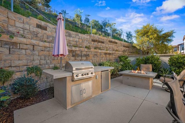 1151 Delpy View Pt, Vista, CA 92084