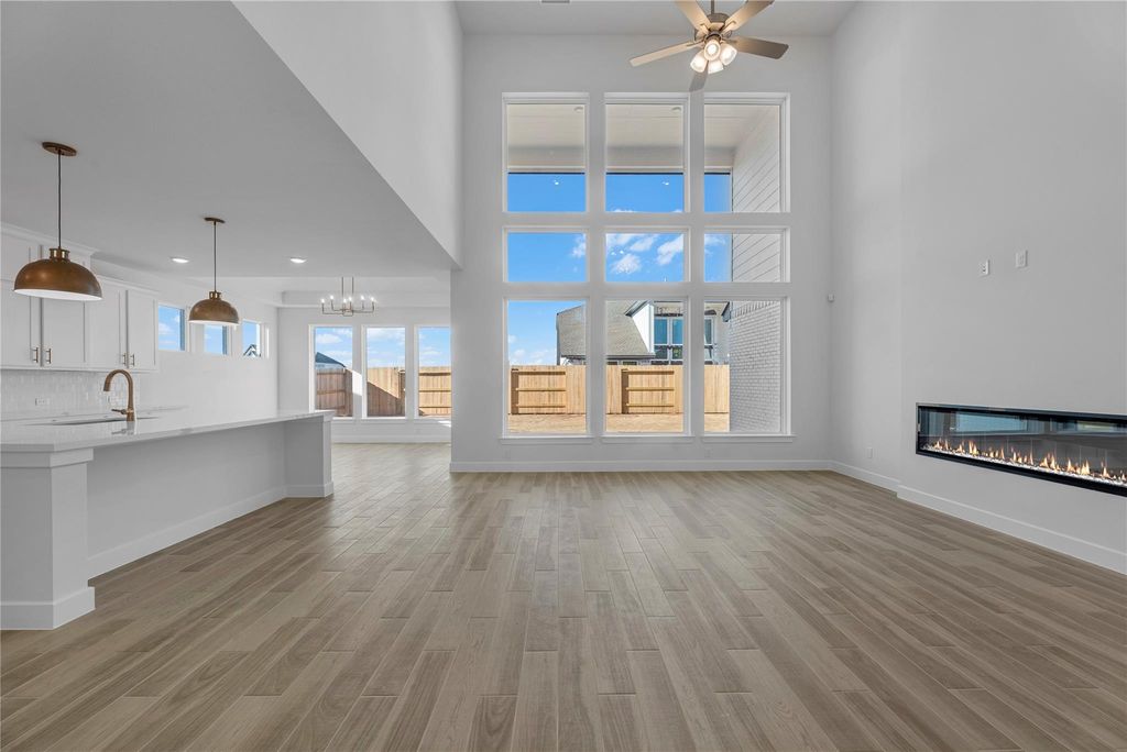 Image 4 of property listing at 4931 Carina Street, Richmond, TX 77469