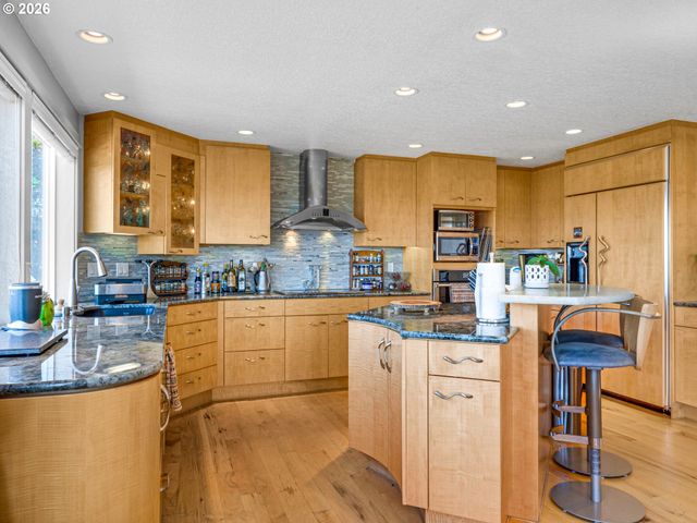 89610 SEA BREEZE Dr, Warrenton, OR 97146