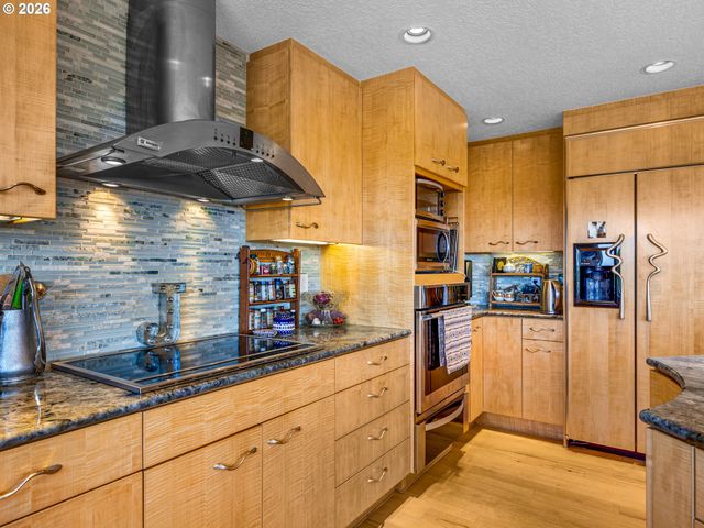 89610 SEA BREEZE Dr, Warrenton, OR 97146