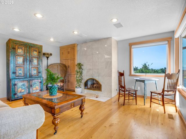 89610 SEA BREEZE Dr, Warrenton, OR 97146