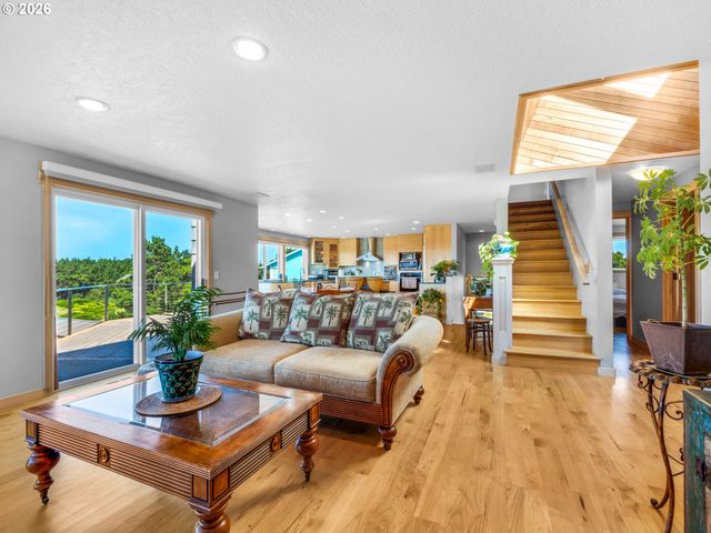 89610 SEA BREEZE Dr, Warrenton, OR 97146