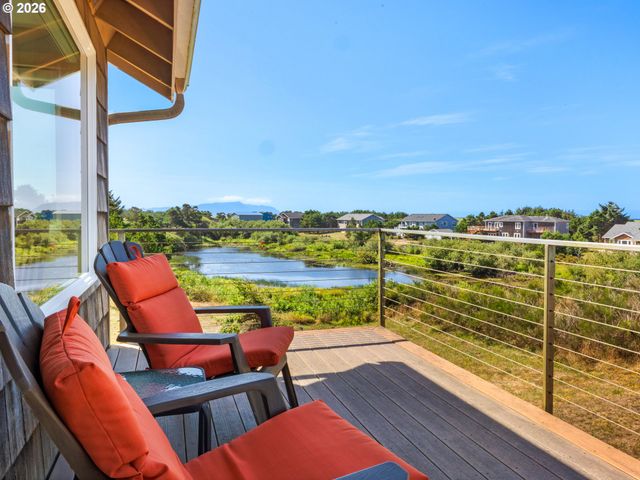 89610 SEA BREEZE Dr, Warrenton, OR 97146