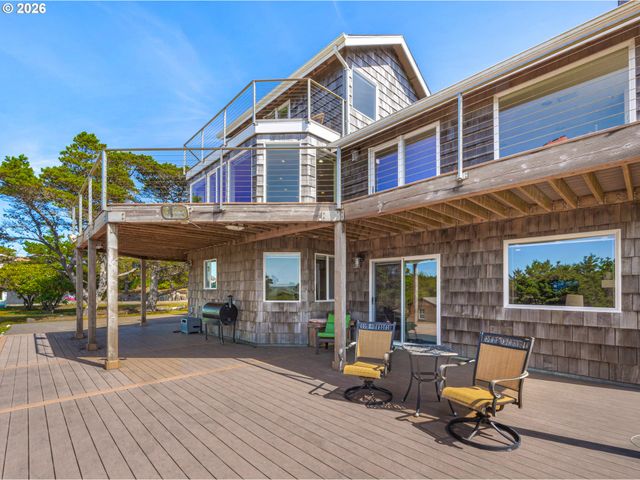 89610 SEA BREEZE Dr, Warrenton, OR 97146