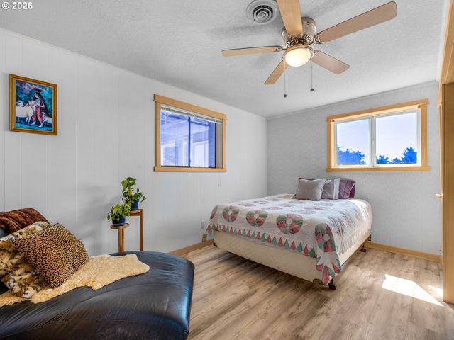 89610 SEA BREEZE Dr, Warrenton, OR 97146