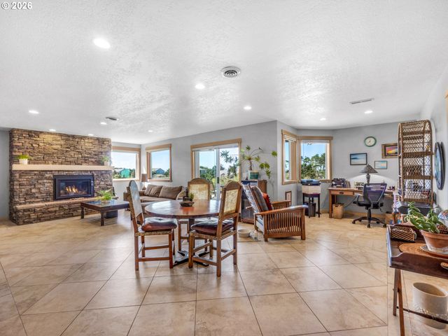 89610 SEA BREEZE Dr, Warrenton, OR 97146