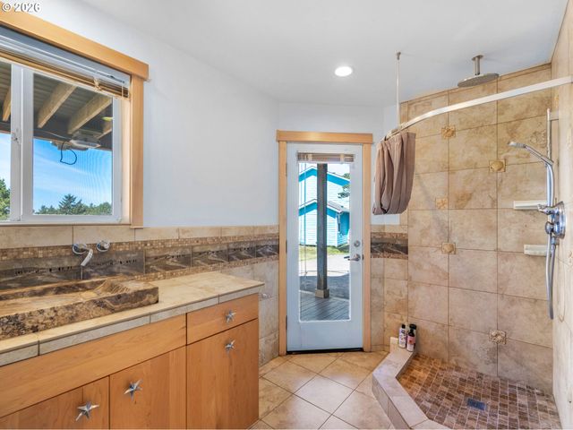 89610 SEA BREEZE Dr, Warrenton, OR 97146