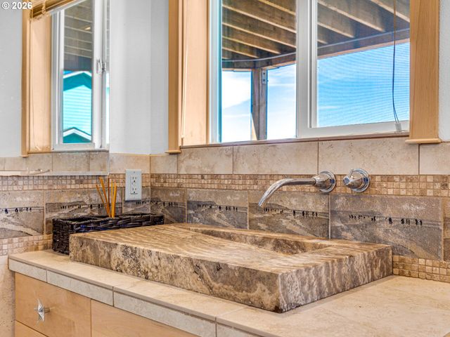 89610 SEA BREEZE Dr, Warrenton, OR 97146