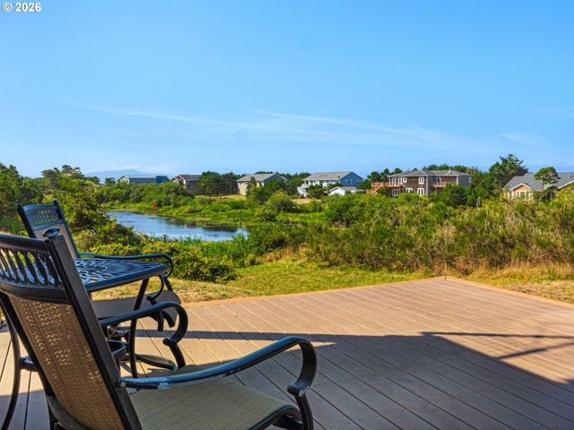 89610 SEA BREEZE Dr, Warrenton, OR 97146