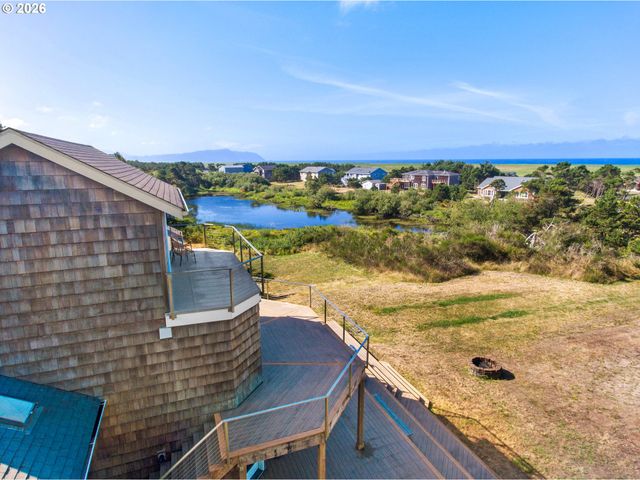 89610 SEA BREEZE Dr, Warrenton, OR 97146