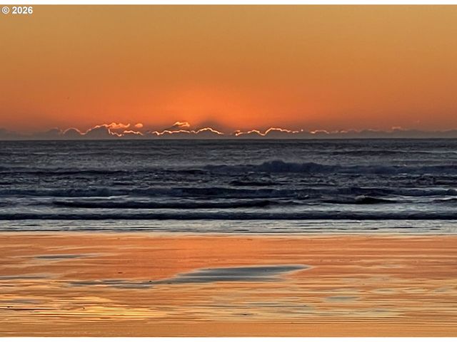 89610 SEA BREEZE Dr, Warrenton, OR 97146