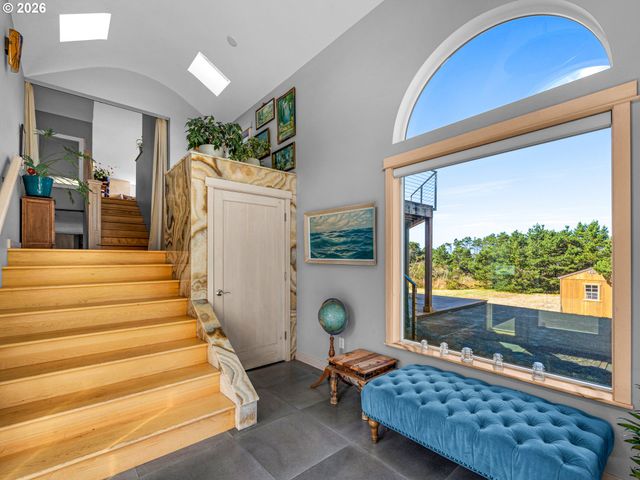 89610 SEA BREEZE Dr, Warrenton, OR 97146