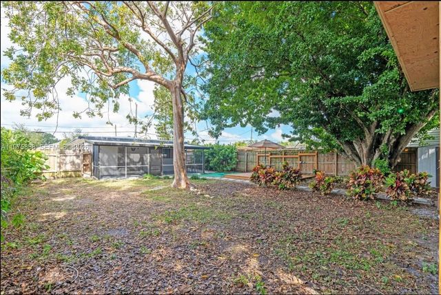 5754 SW 20th St, West Park, FL 33023