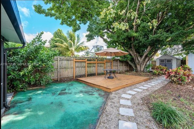 5754 SW 20th St, West Park, FL 33023