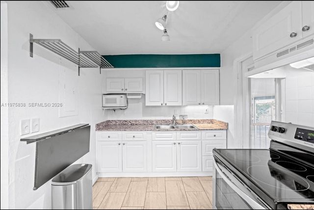 5754 SW 20th St, West Park, FL 33023