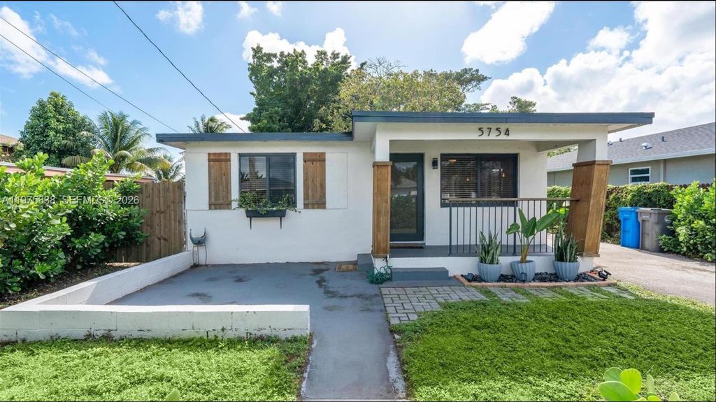 5754 SW 20th St, West Park, FL 33023