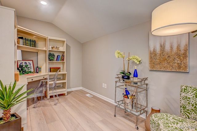 37 B Stonham Place 6B, Amherst, NY 14221