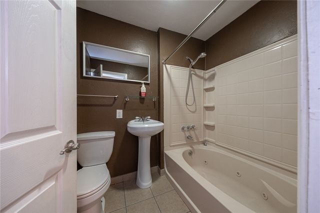 1618 W Railroad St, Heidelberg, PA 15106