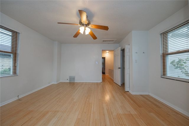 1618 W Railroad St, Heidelberg, PA 15106