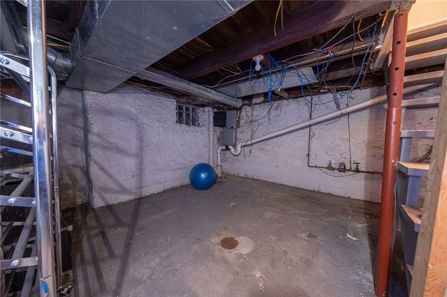 1618 W Railroad St, Heidelberg, PA 15106
