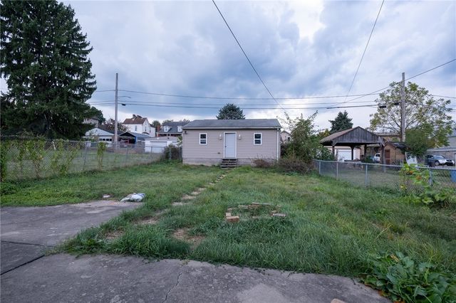 1618 W Railroad St, Heidelberg, PA 15106