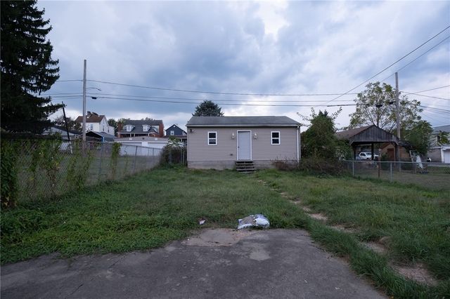1618 W Railroad St, Heidelberg, PA 15106