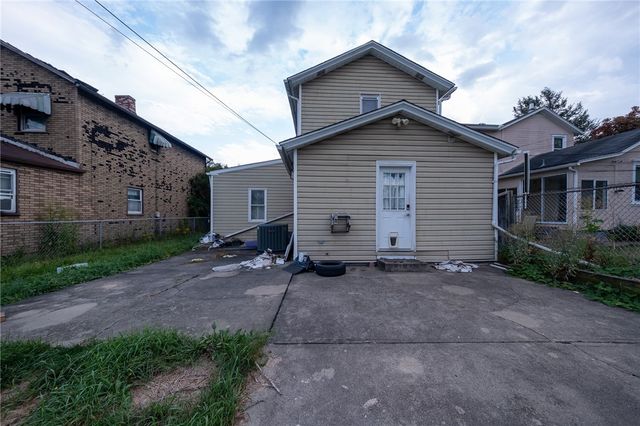 1618 W Railroad St, Heidelberg, PA 15106