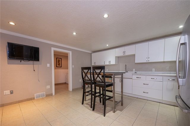 1618 W Railroad St, Heidelberg, PA 15106