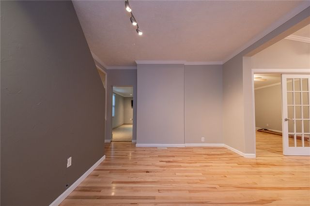 1618 W Railroad St, Heidelberg, PA 15106