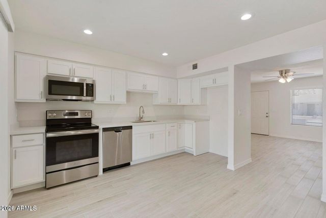 3316 E HELENA Drive, Phoenix, AZ 85032