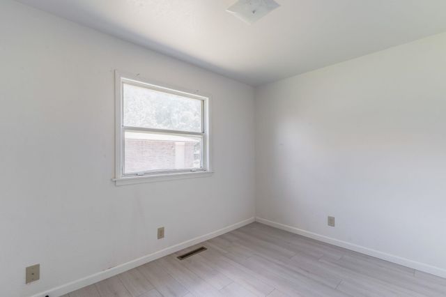 1506 E Del Mar, Wichita, KS 67216