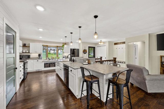 542 Woodview Drive, Sun Prairie, WI 53590