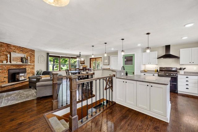 542 Woodview Drive, Sun Prairie, WI 53590