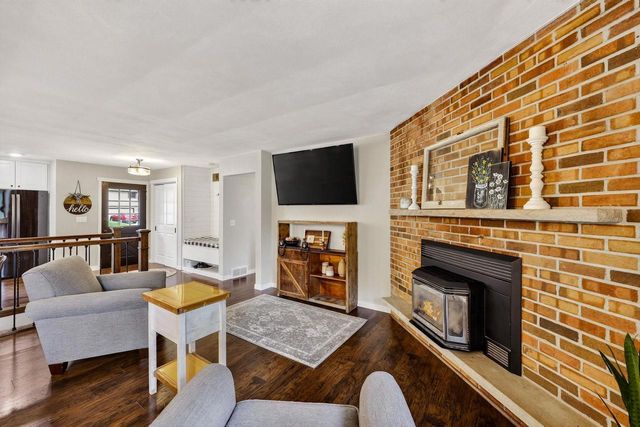 542 Woodview Drive, Sun Prairie, WI 53590