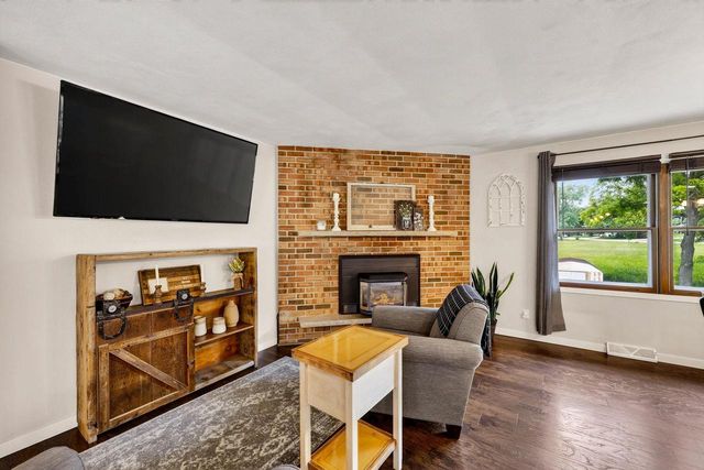 542 Woodview Drive, Sun Prairie, WI 53590