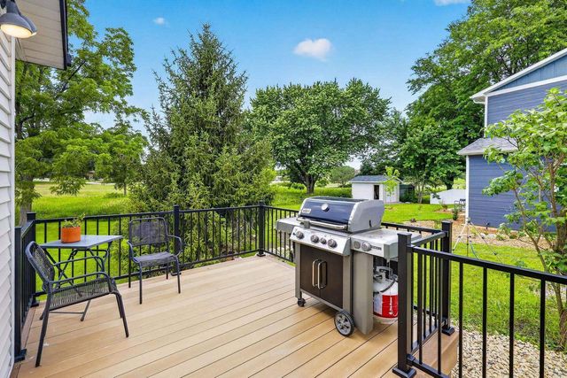 542 Woodview Drive, Sun Prairie, WI 53590