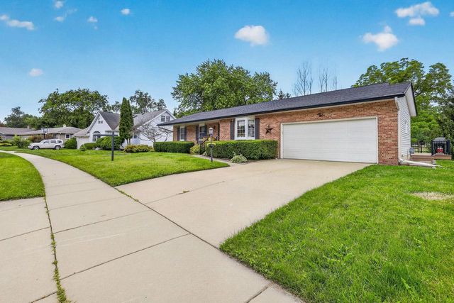 542 Woodview Drive, Sun Prairie, WI 53590