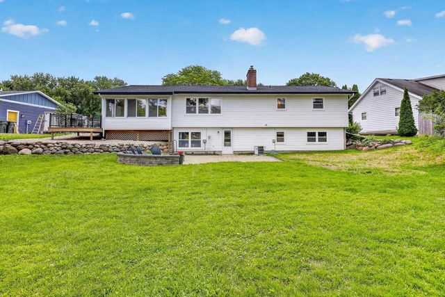 542 Woodview Drive, Sun Prairie, WI 53590