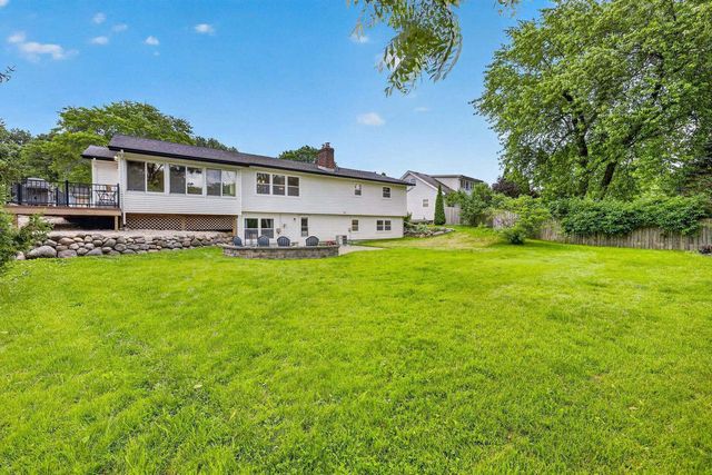 542 Woodview Drive, Sun Prairie, WI 53590