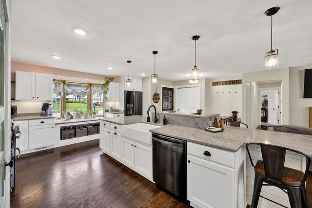 542 Woodview Drive, Sun Prairie, WI 53590