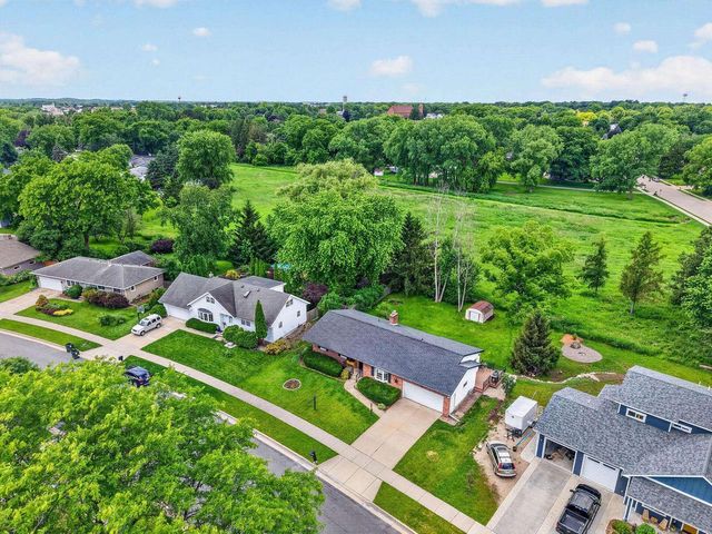 542 Woodview Drive, Sun Prairie, WI 53590