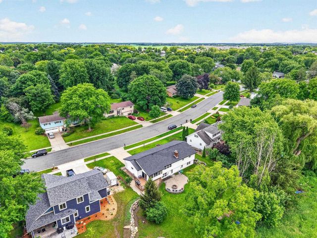 542 Woodview Drive, Sun Prairie, WI 53590