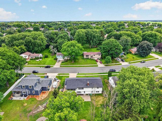 542 Woodview Drive, Sun Prairie, WI 53590