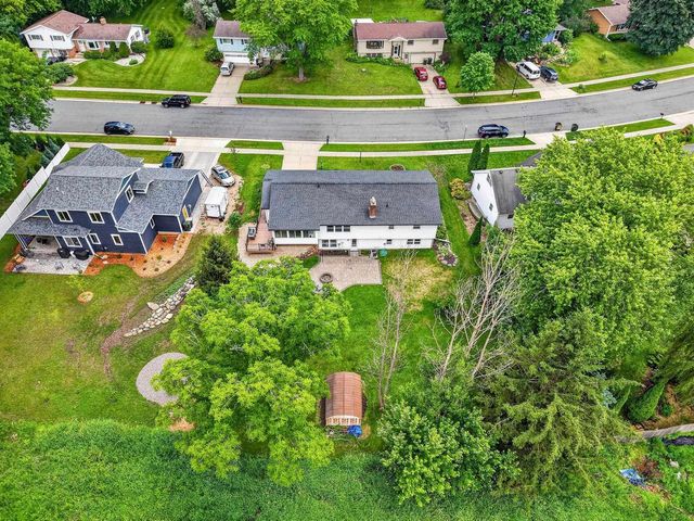 542 Woodview Drive, Sun Prairie, WI 53590