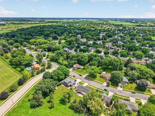 542 Woodview Drive, Sun Prairie, WI 53590