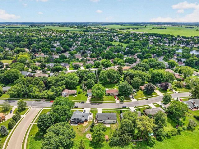 542 Woodview Drive, Sun Prairie, WI 53590