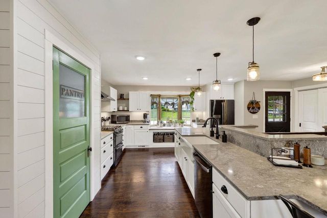 542 Woodview Drive, Sun Prairie, WI 53590