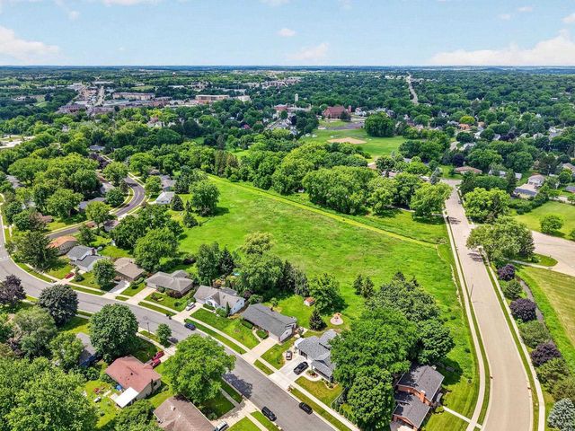542 Woodview Drive, Sun Prairie, WI 53590